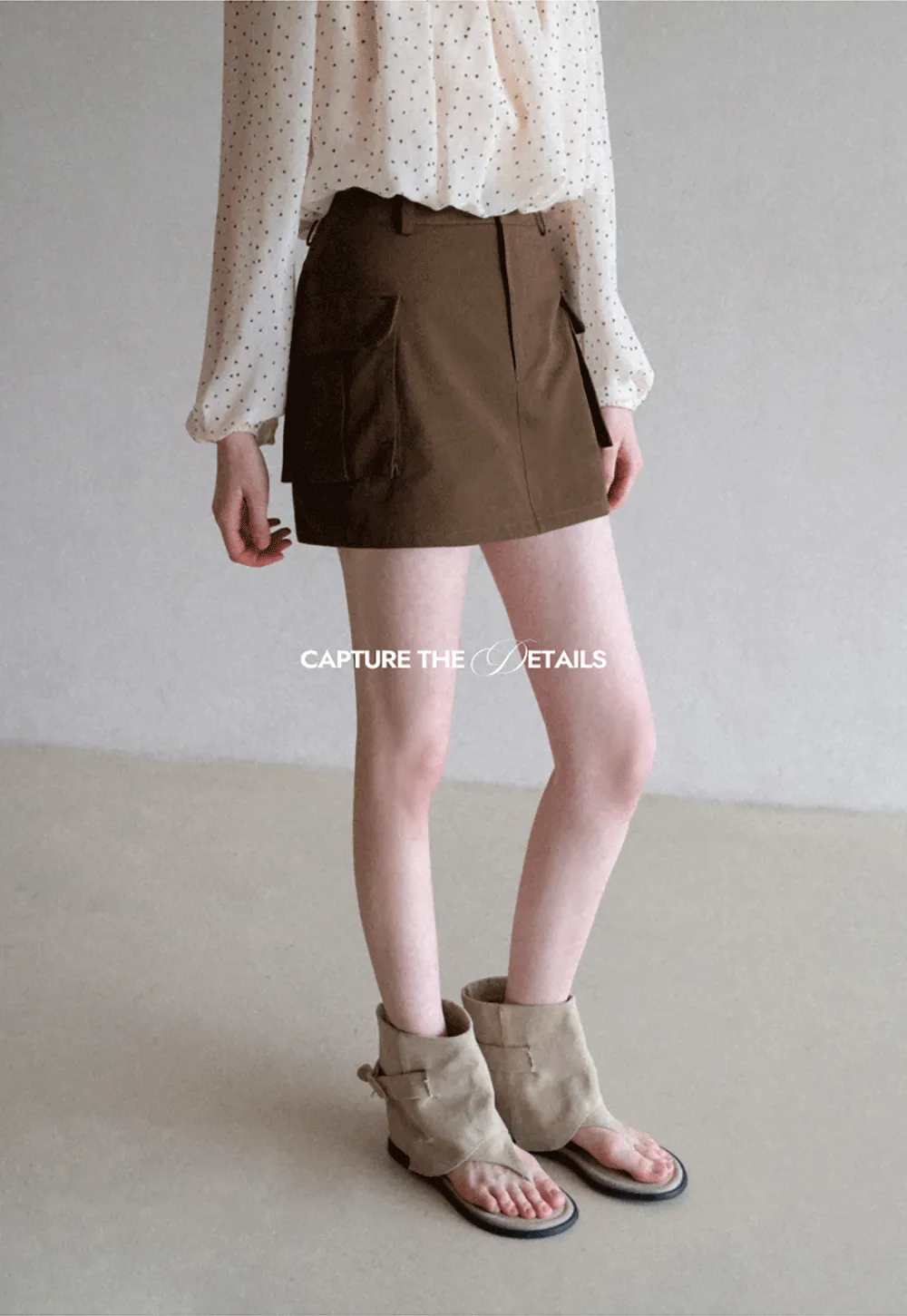 Short skirt with side pocket and structured waist