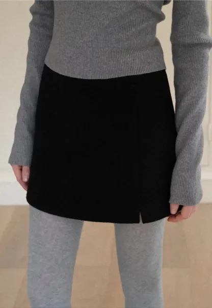 A-line mini skirt with textured fabric and central seam design