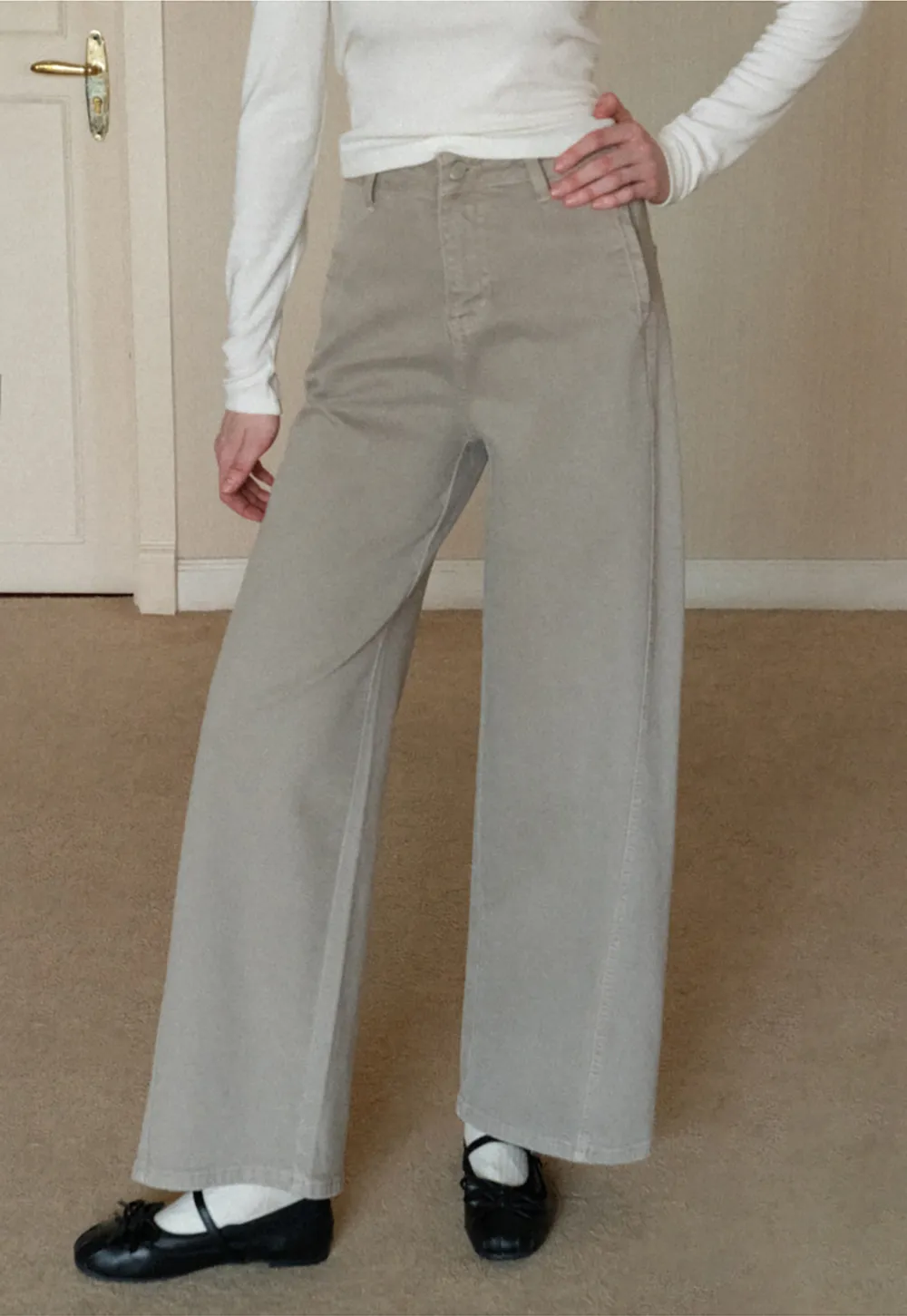 Wide leg high waist denim jeans with belt loop design