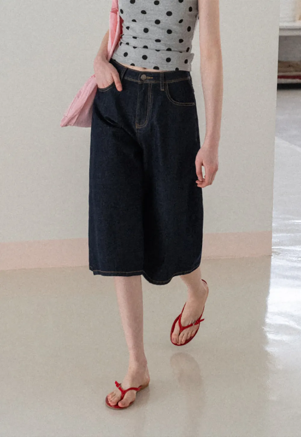 Wide leg cropped denim pants with contrast stitching