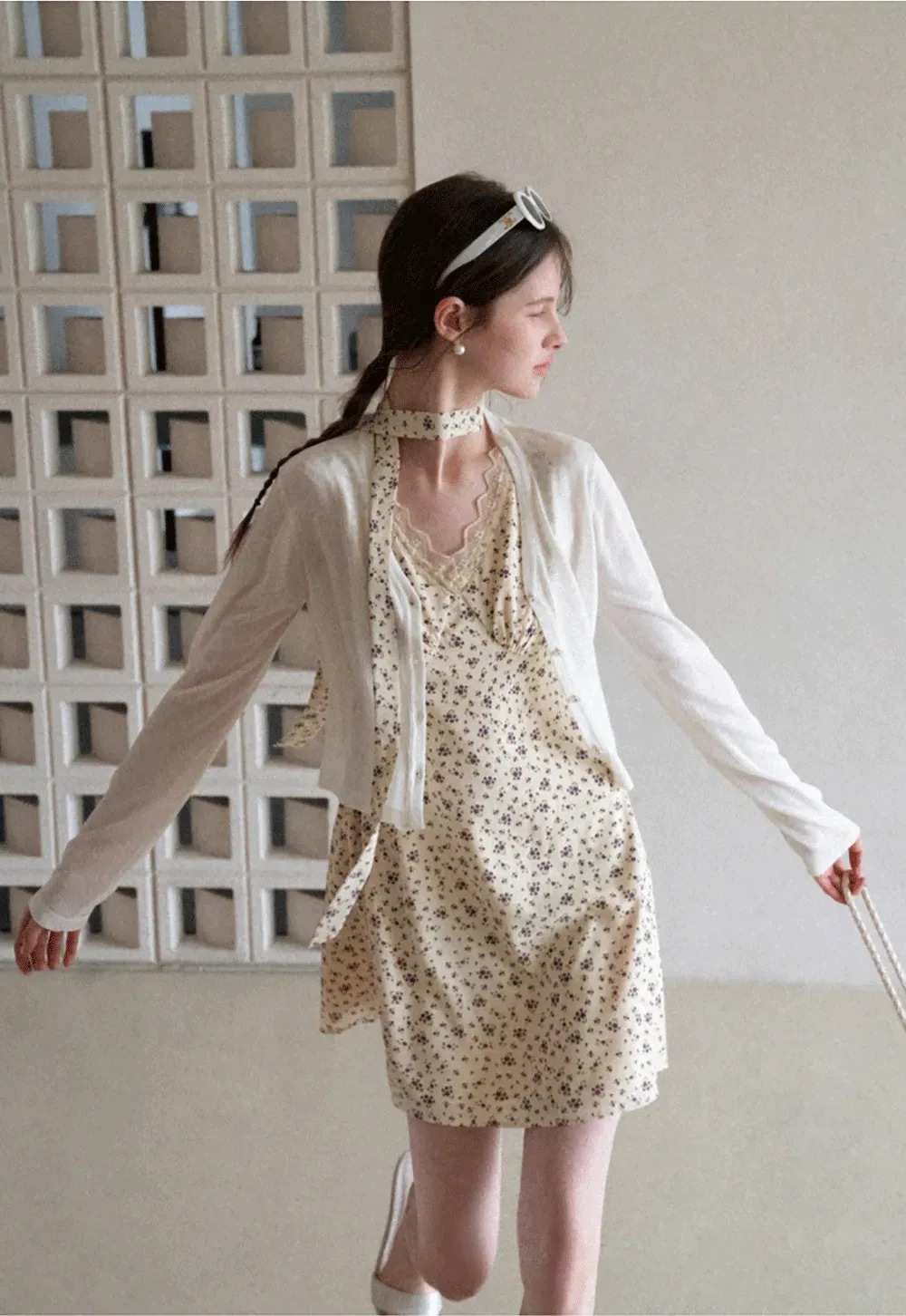 Floral Print Sleeveless Dress with Lace Trim and Choker Neckline