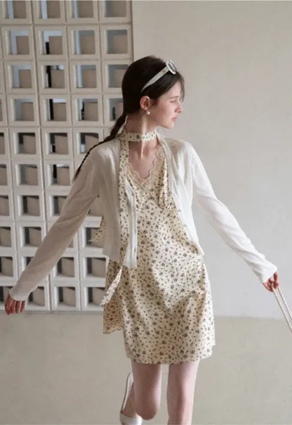 Floral Print Sleeveless Dress with Lace Trim and Choker Neckline