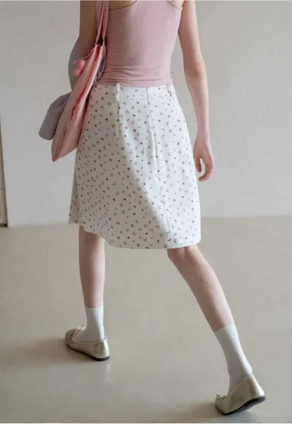 Pleated skirt with floral print