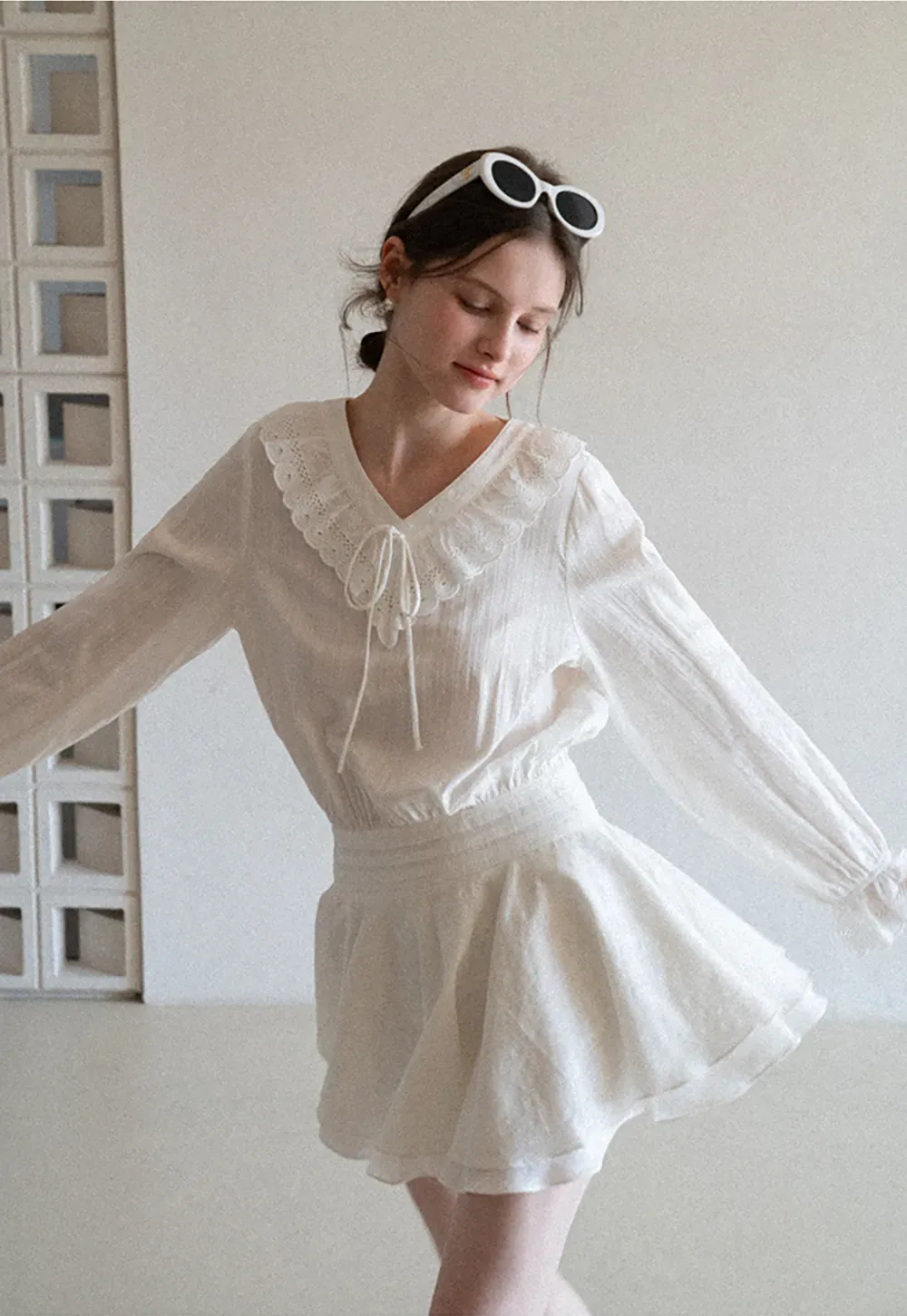 Long sleeve dress with lace collar and tie front