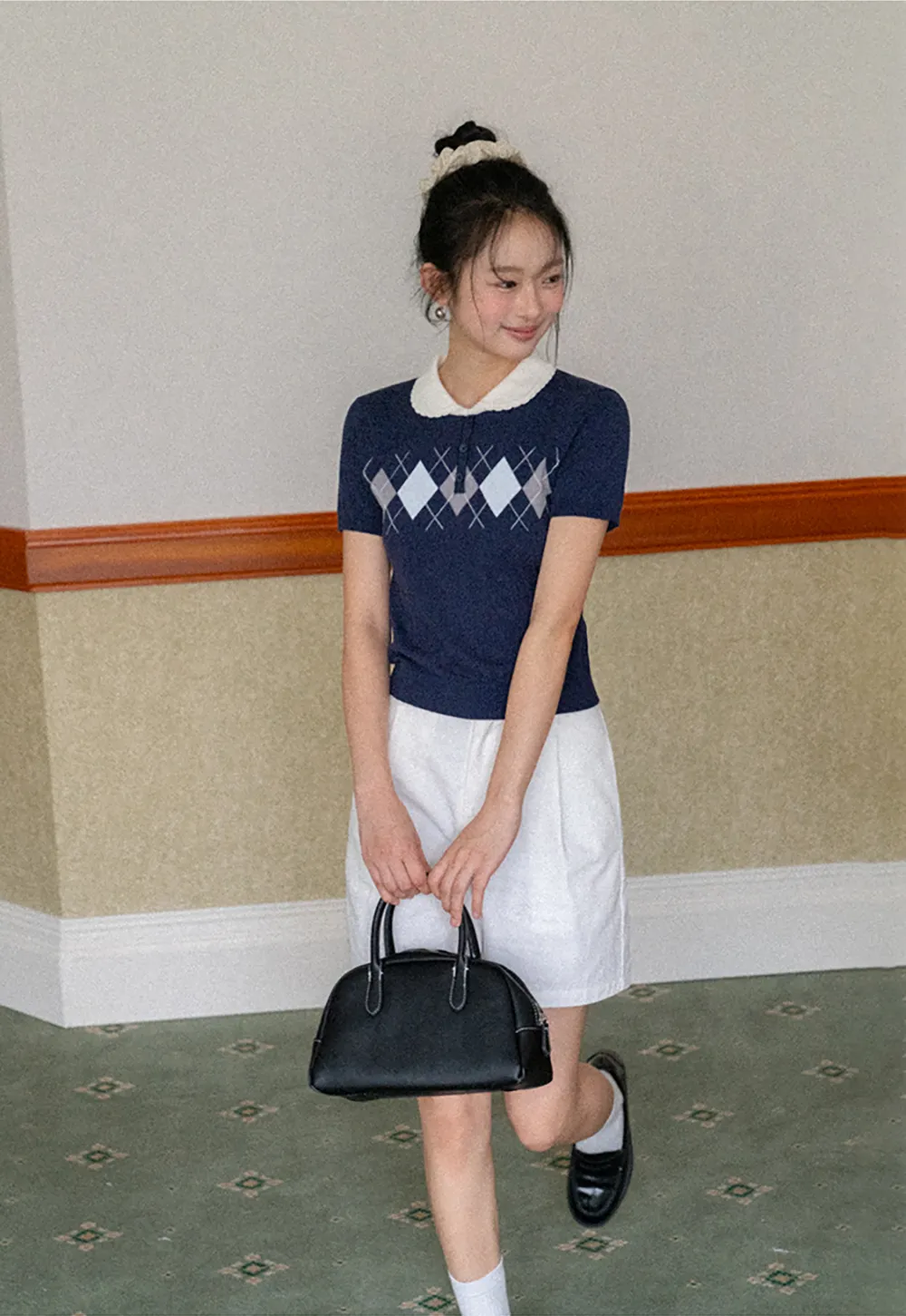 Knitted Short Sleeve Sweater with Collar and Diamond Pattern