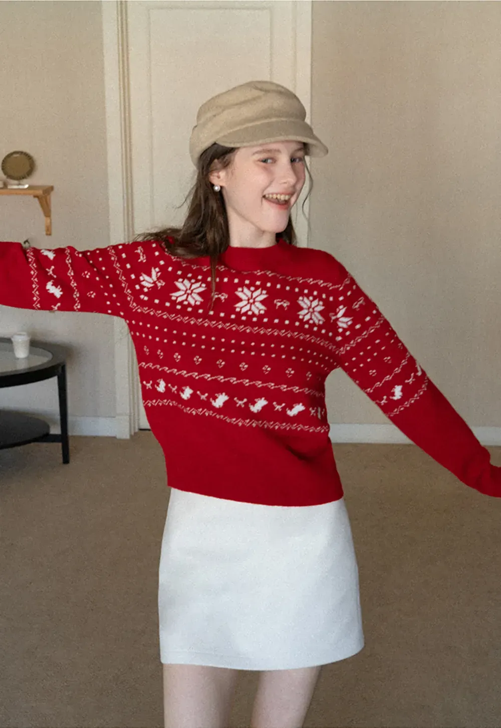 Winter Snowflake Knit Sweater with Round Neck Design