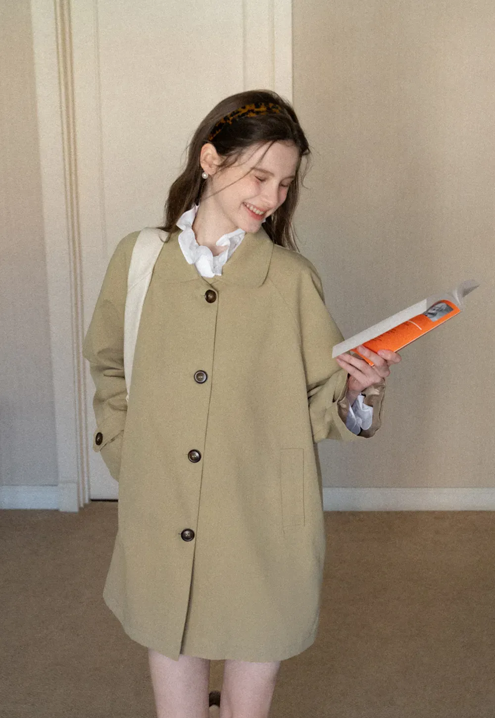 Elegant Trench Coat with Button Detailing and Pockets