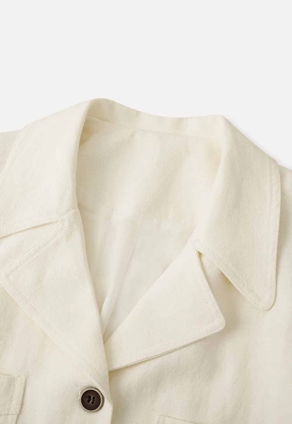 Short jacket with notched lapel and front buttons