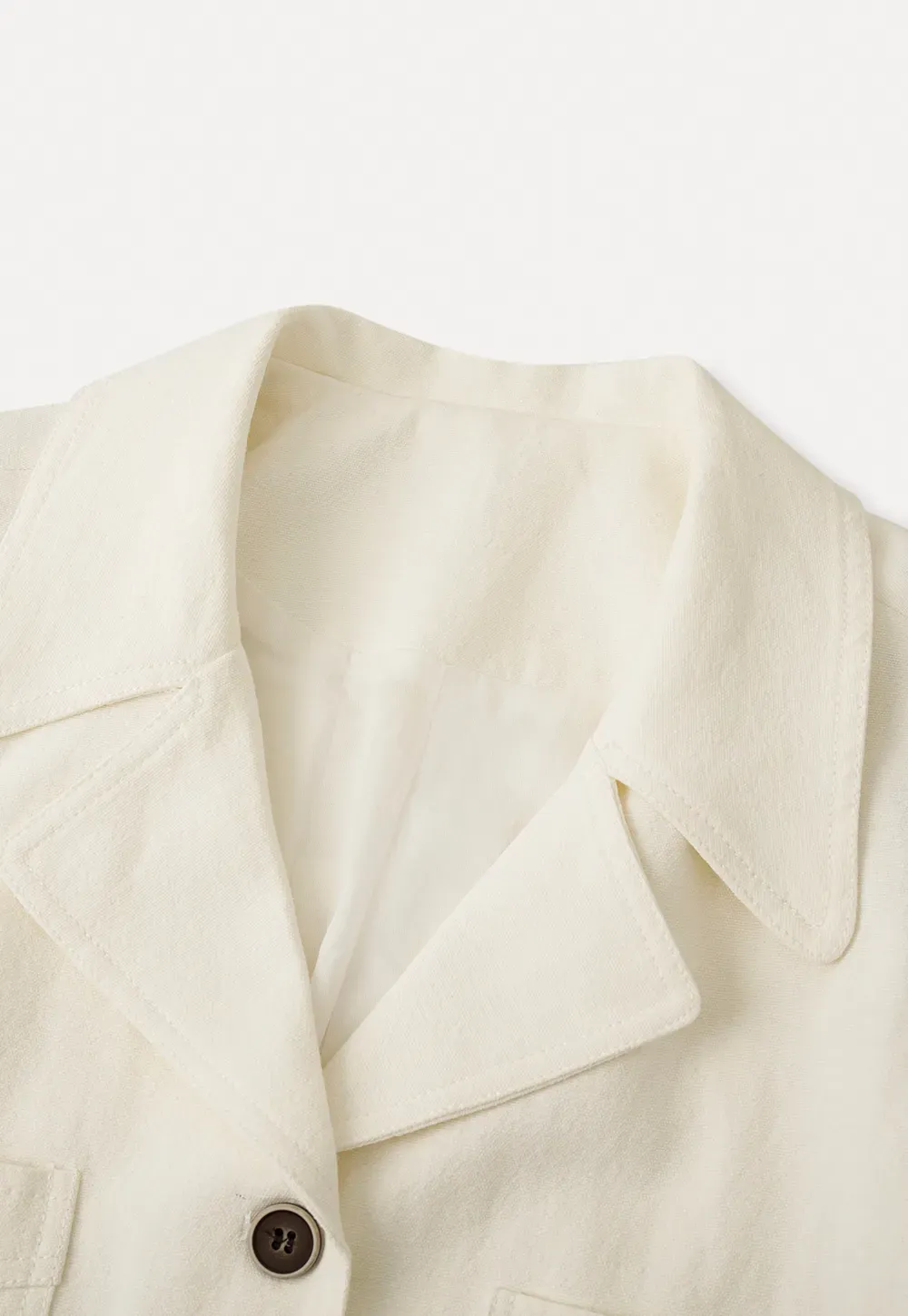 Short jacket with notched lapel and front buttons