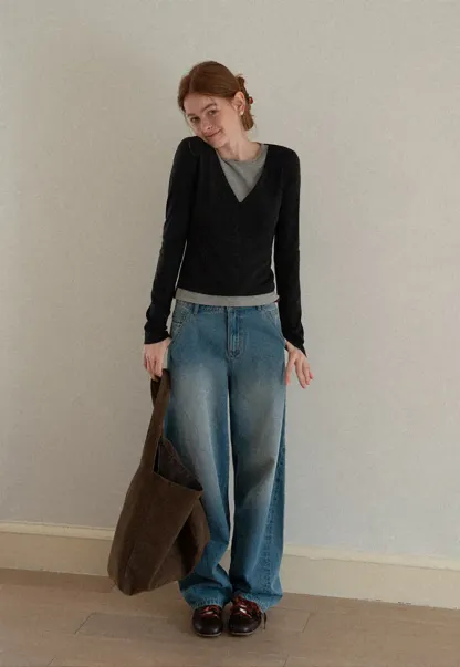 Long sleeve crop top with round neck and hem stitching design