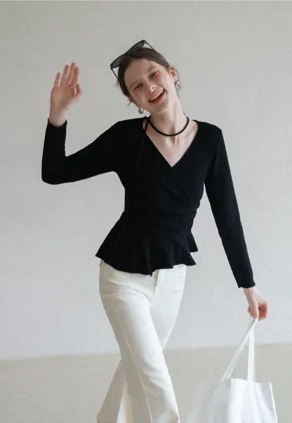 flared high waist jeans with back pocket design