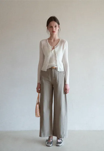 Ribbed knit sweater with V neckline and long sleeves