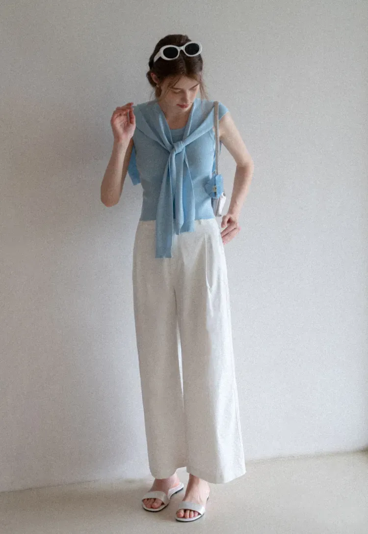Women’s Sleeveless Knit Top