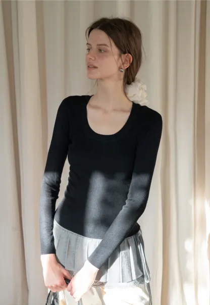 Women's Seamless U-Neck Long Sleeve Knit Top