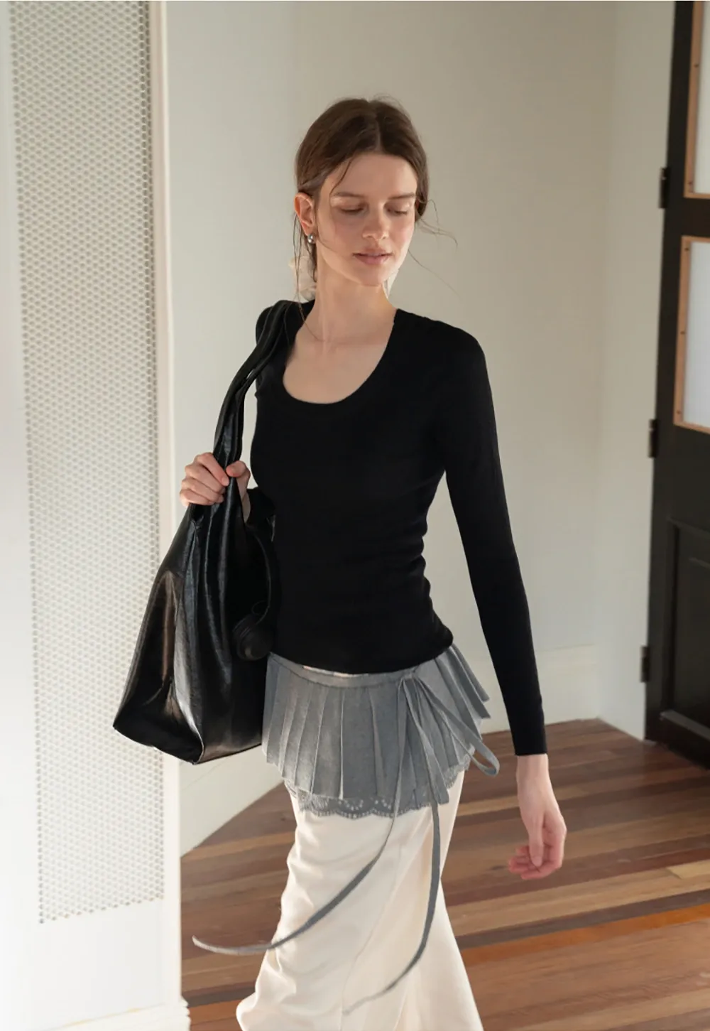 Women's Seamless U-Neck Long Sleeve Knit Top