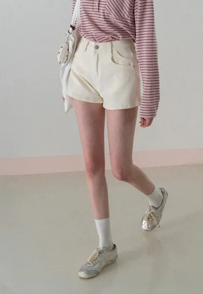 High waist denim shorts with belt loop and front pockets