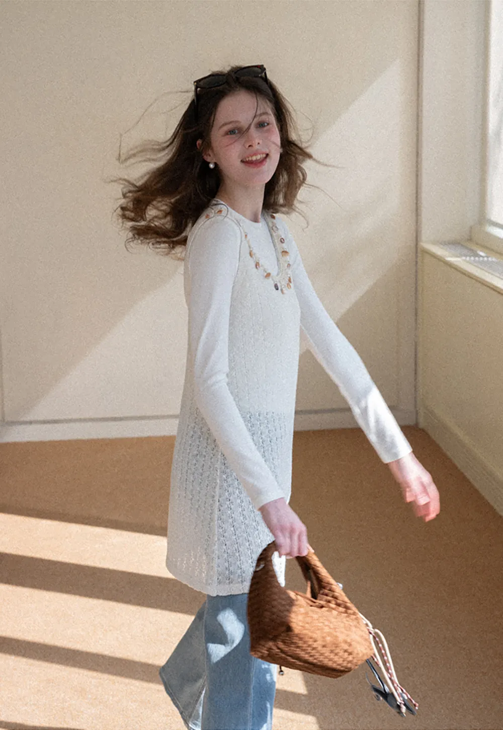 knitted sleeveless tank top with lace trim and button details