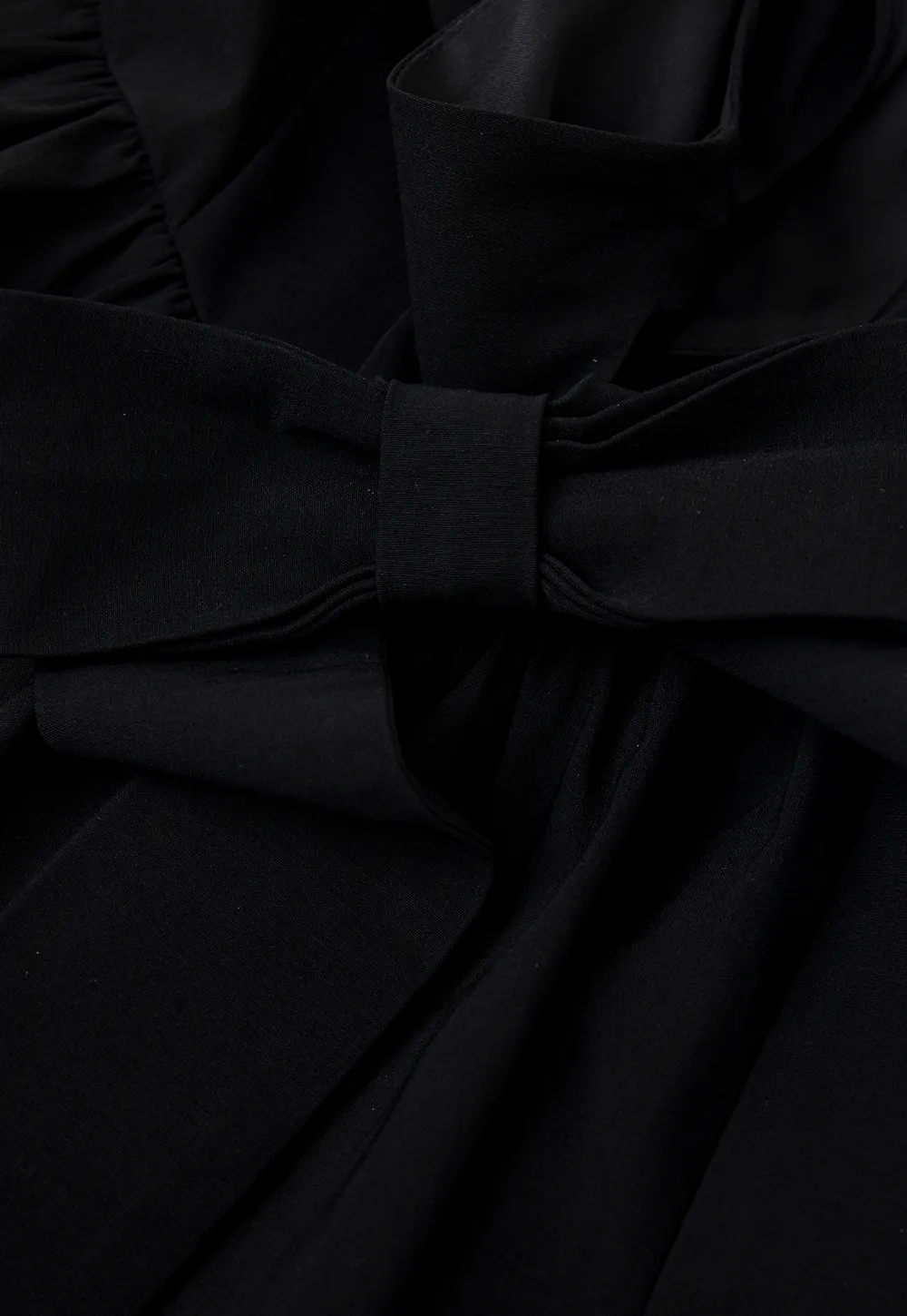 Sleeveless dress with back bow detail