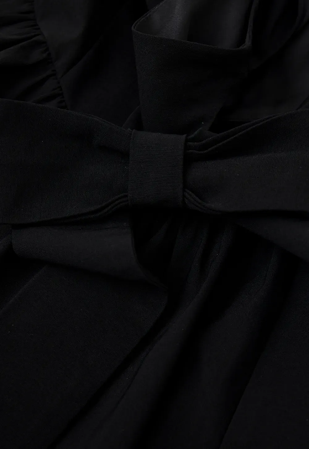 Sleeveless dress with back bow detail