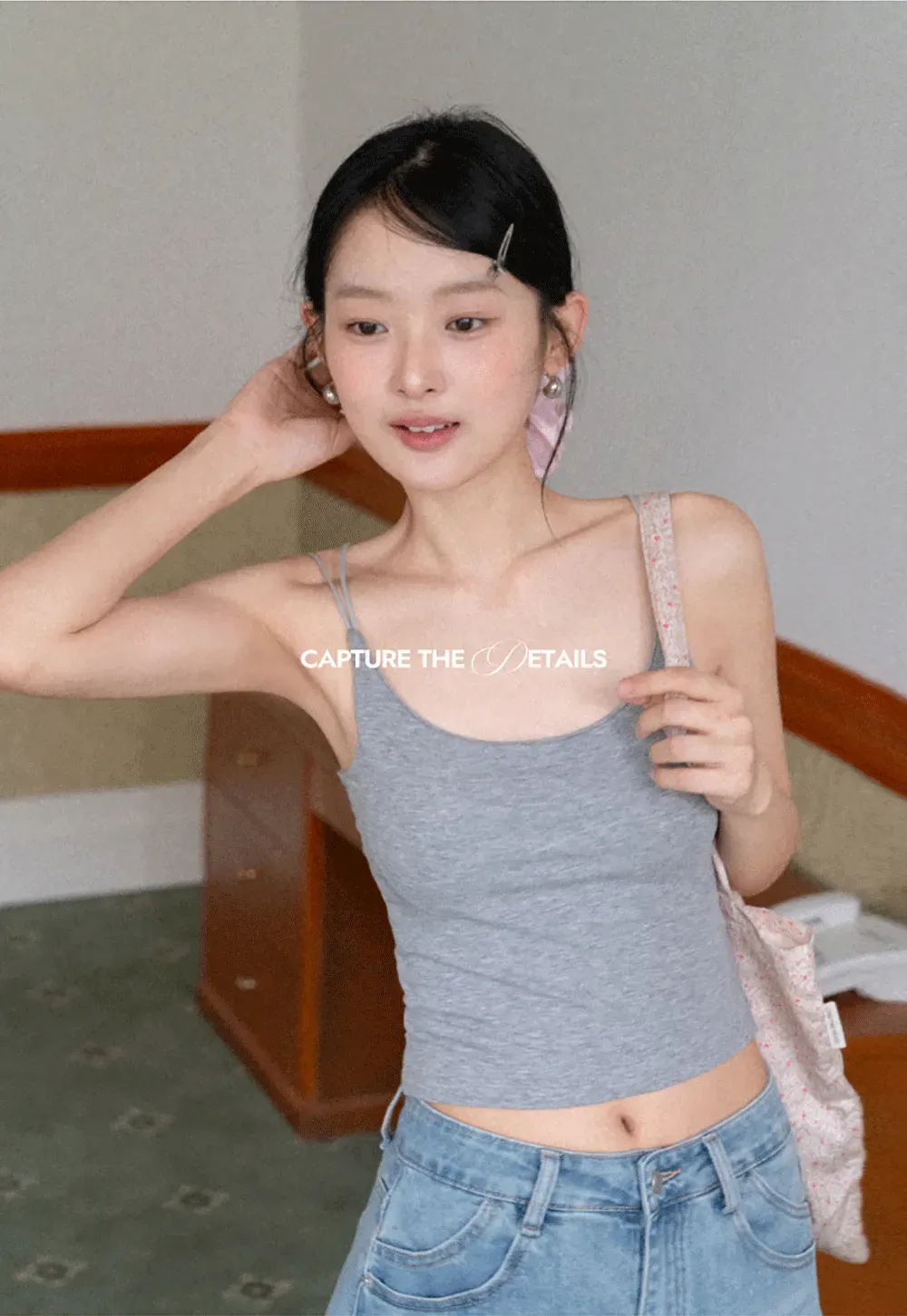 Thin strap scoop neck fitted tank top