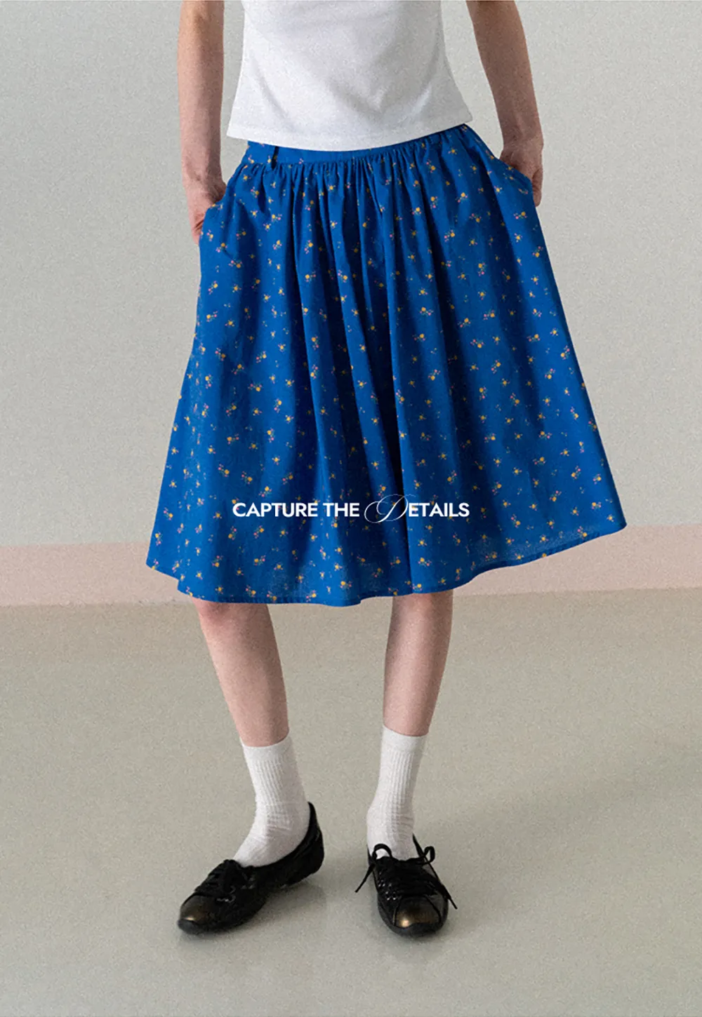 A-line skirt with floral print and elastic waist