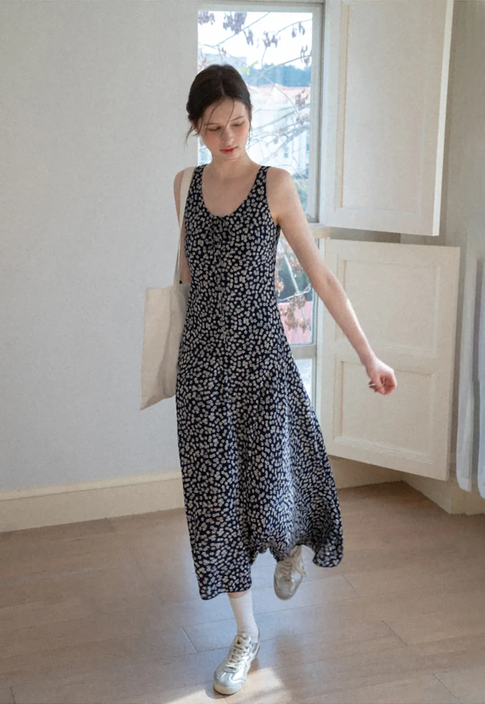 Floral Print Sleeveless Midi Dress with V Neck