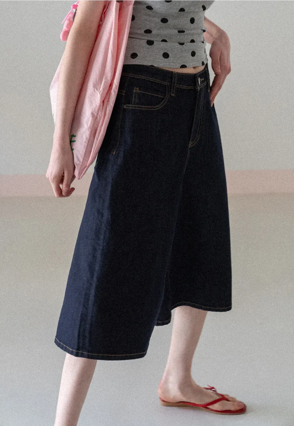Wide leg cropped denim pants with contrast stitching