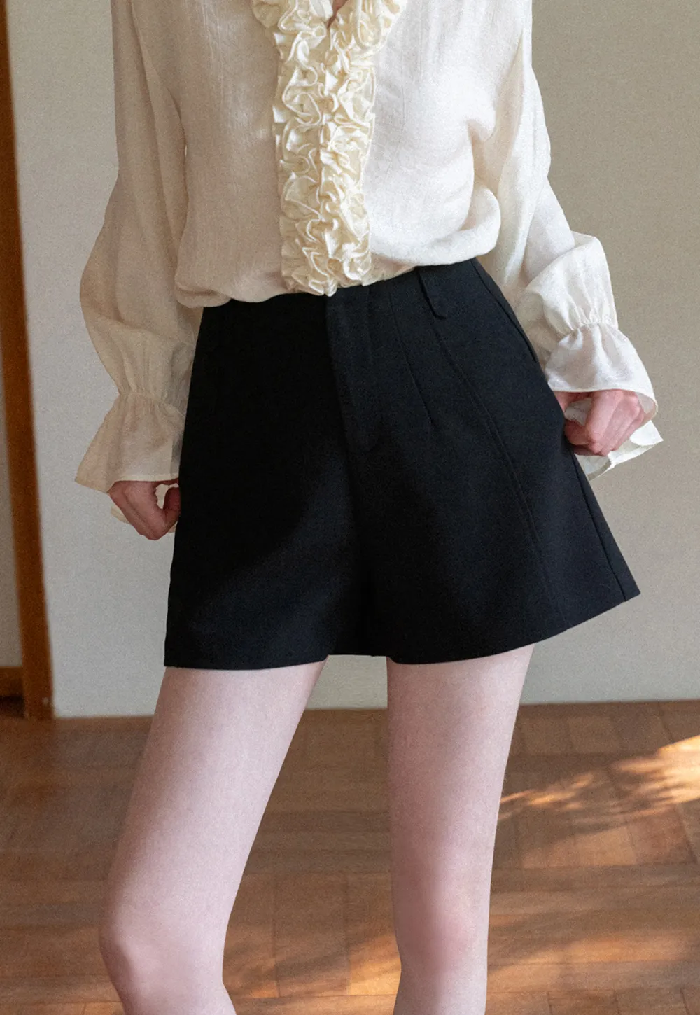 High waist pleated shorts with flared hem