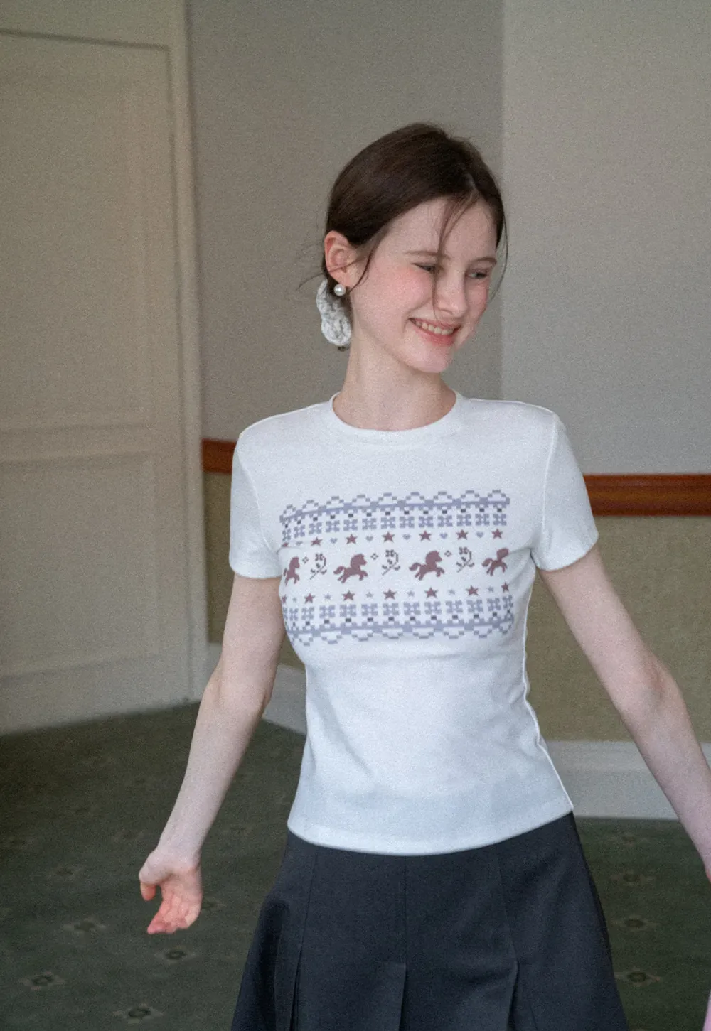Short sleeve t shirt with embroidered pattern band