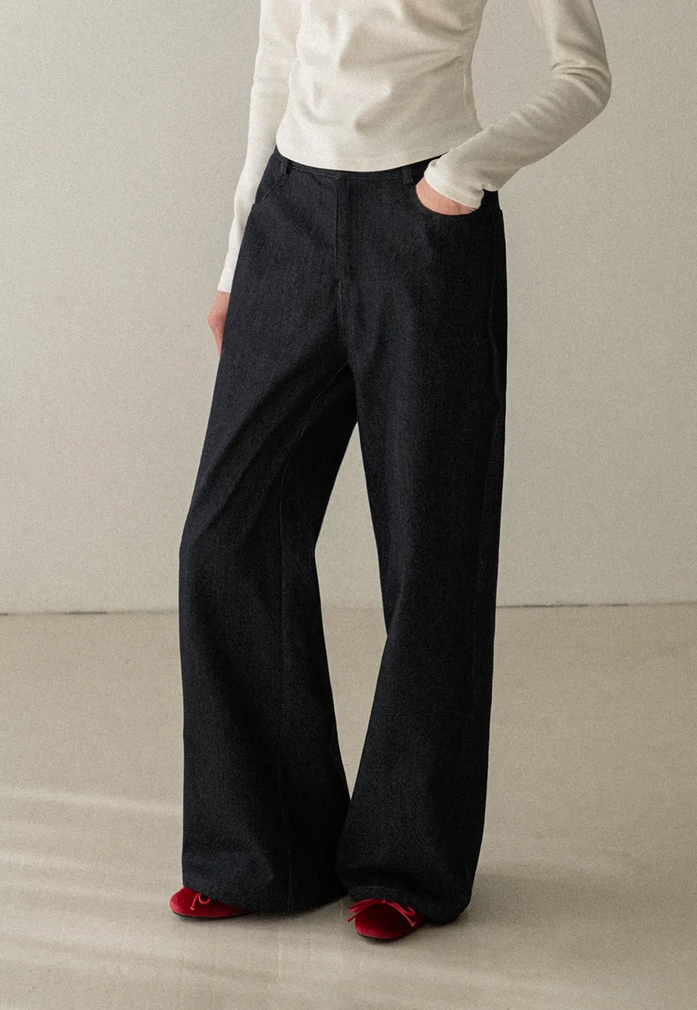 Women High-Waisted Wide-Leg Jeans
