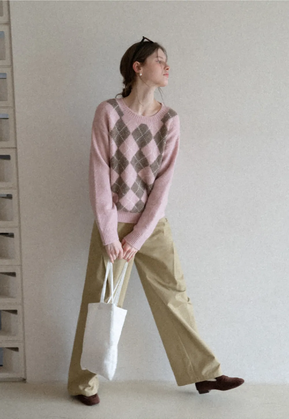 Classic diamond pattern wool knit sweater for casual wear