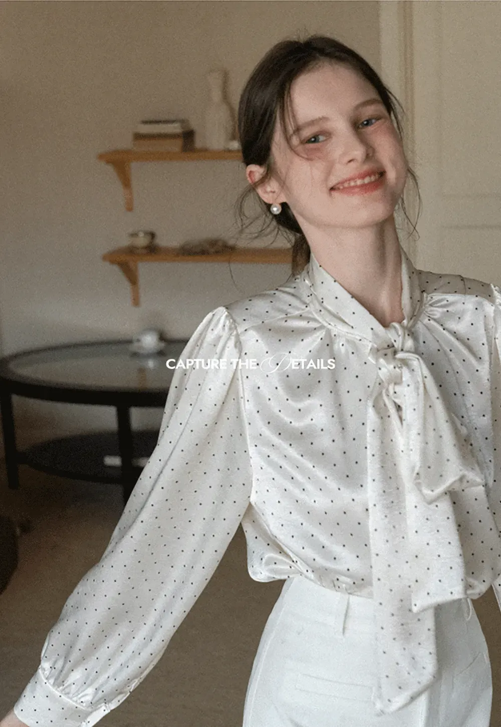 Elegant blouse with bow collar and long sleeves