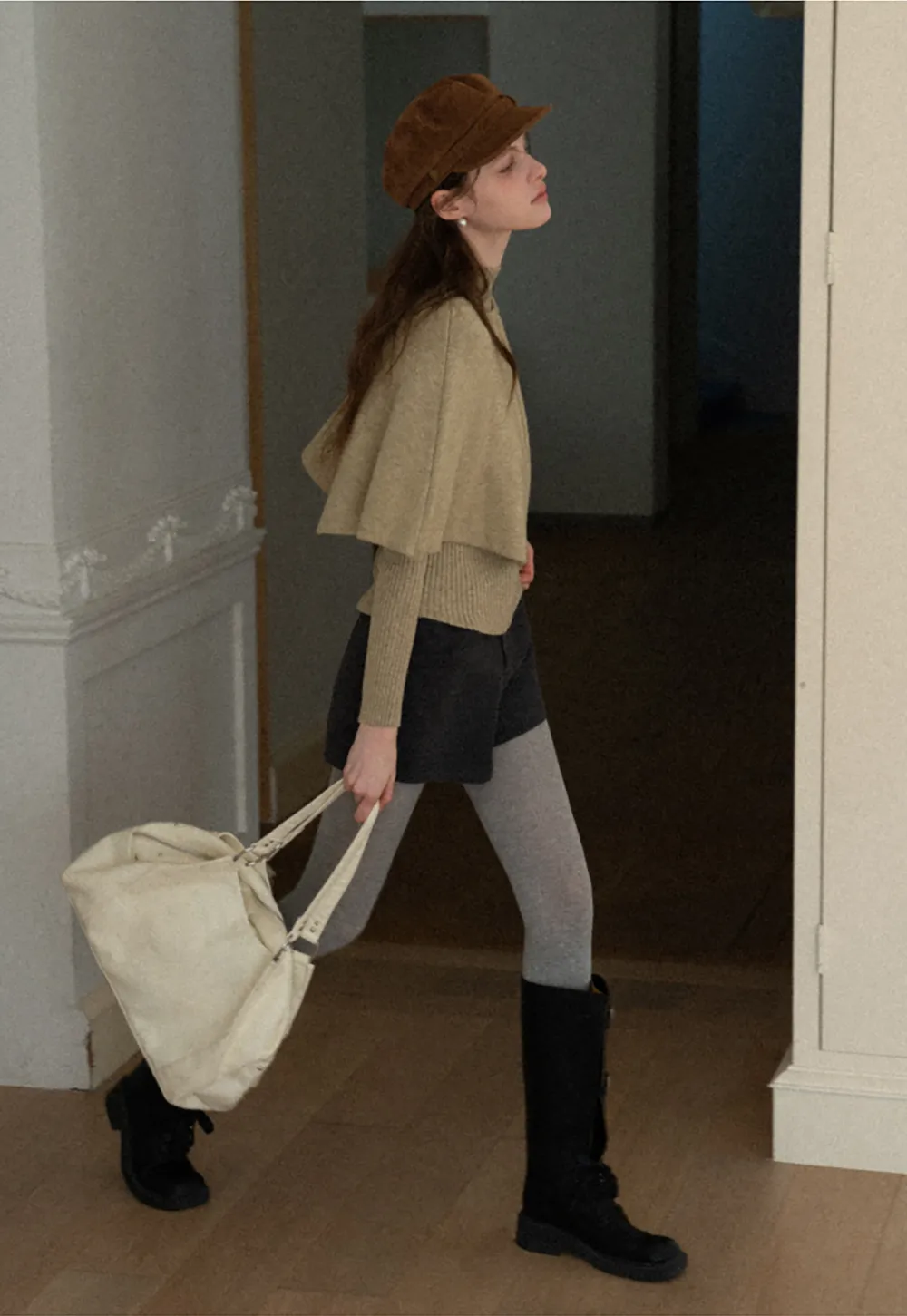 High waist tailored shorts with front pockets and zipper closure