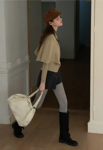 High waist tailored shorts with front pockets and zipper closure