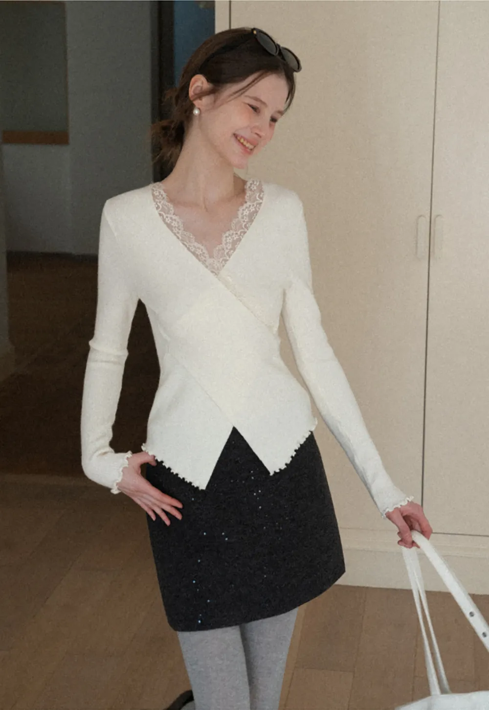 Elegant V Neck Lace Trim Knit Top with Asymmetrical Hem