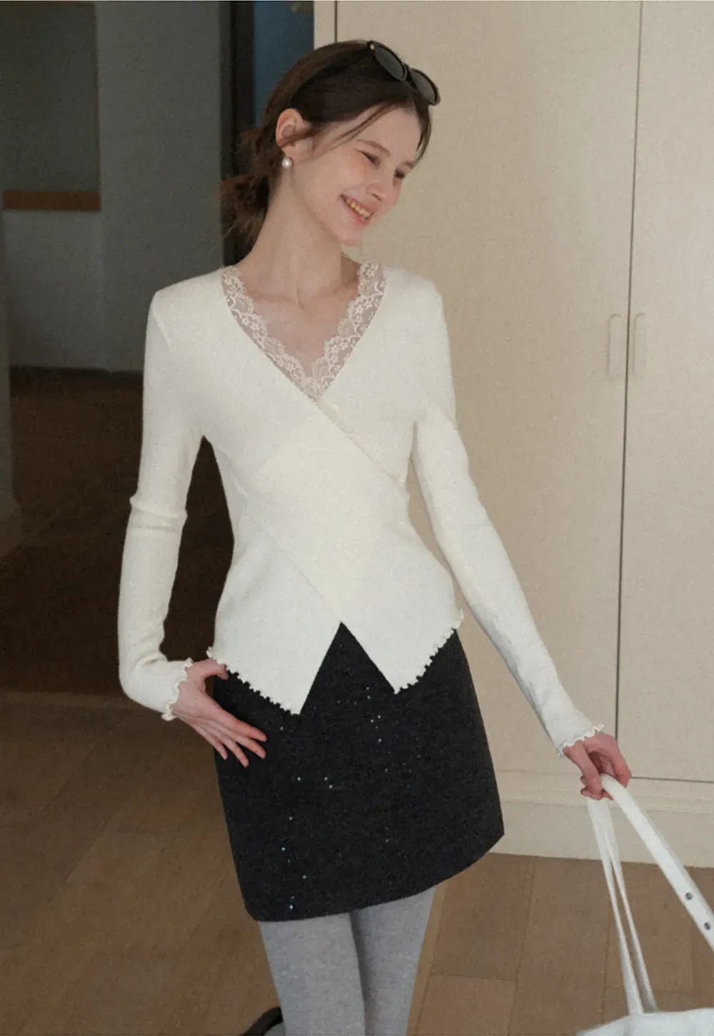 Elegant V Neck Lace Trim Knit Top with Asymmetrical Hem