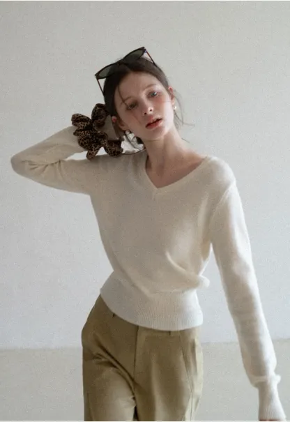 V Neck Knit Sweater with Layered Collar Design