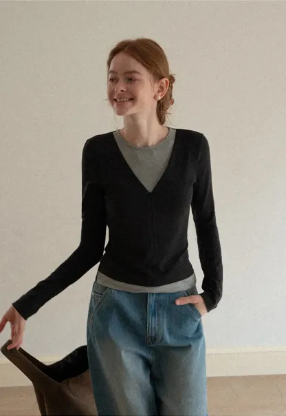 Long sleeve crop top with round neck and hem stitching design