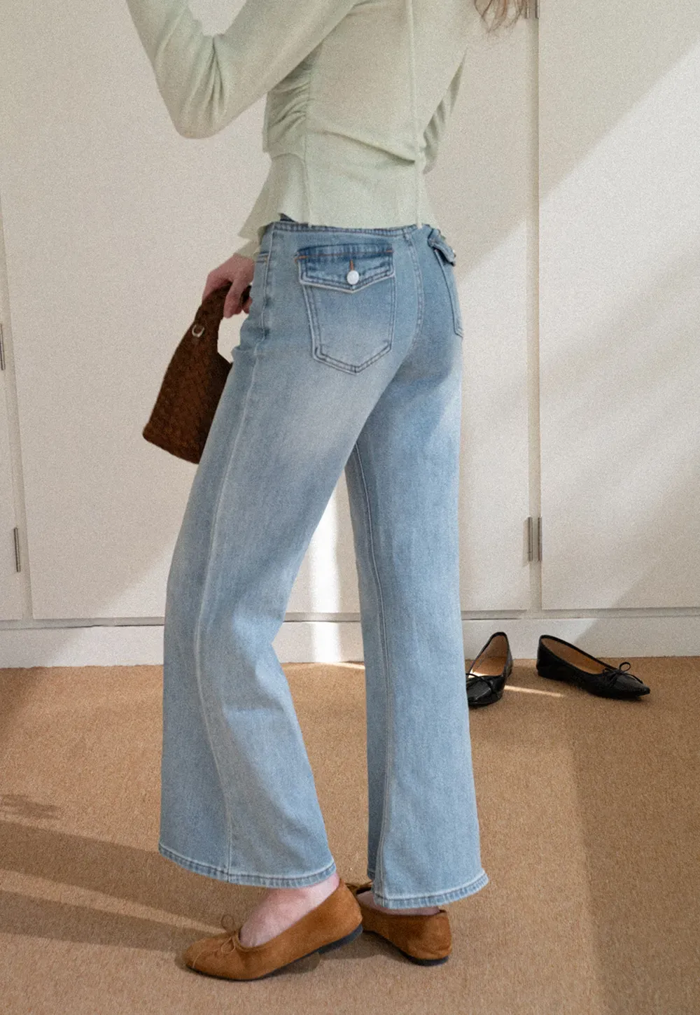 flared high waist jeans with back pocket design