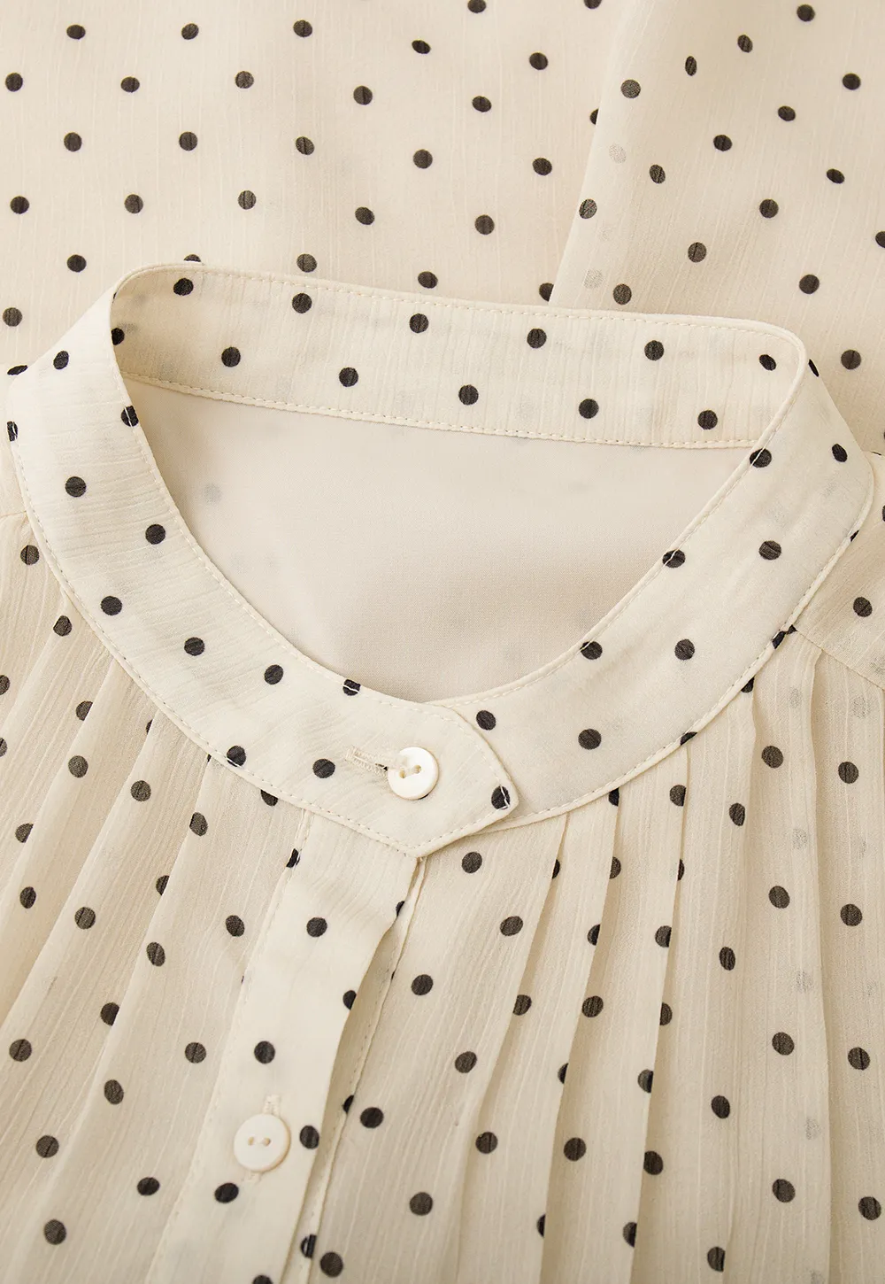 Elegant Blouse with Delicate Dot Pattern and Puffed Sleeves