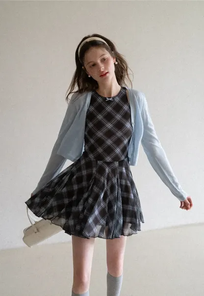 Lightweight Long Sleeve Cropped Knit Top