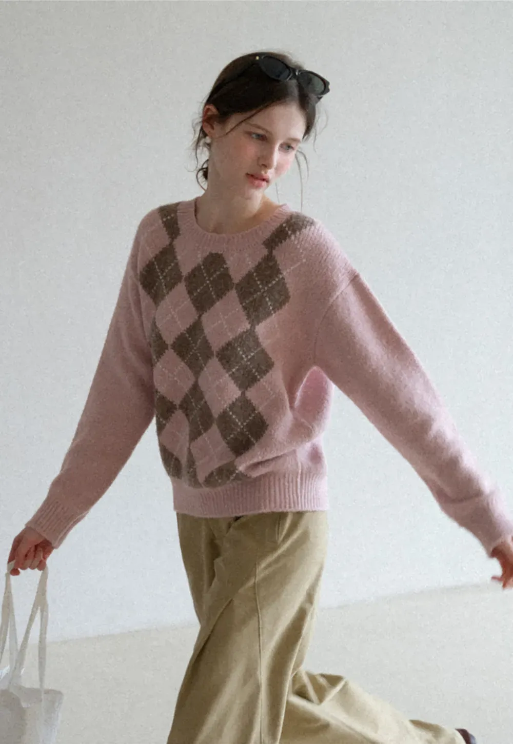 Classic diamond pattern wool knit sweater for casual wear