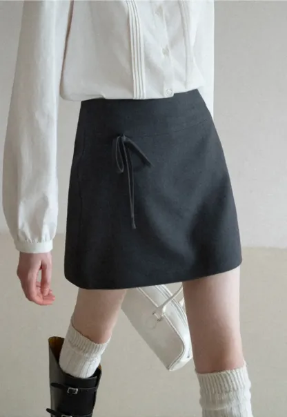 A-line mini skirt with front zipper closure