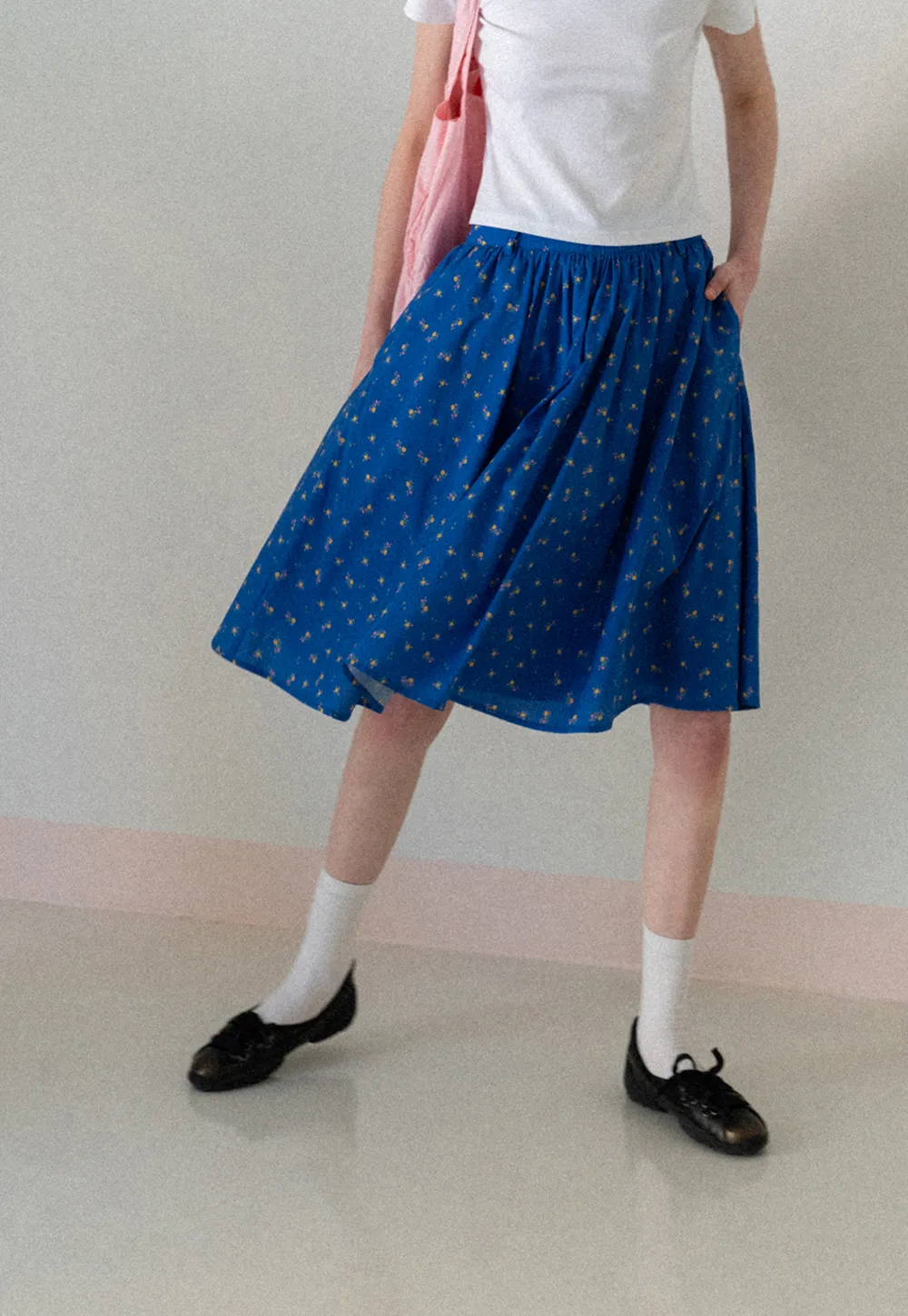 A-line skirt with floral print and elastic waist