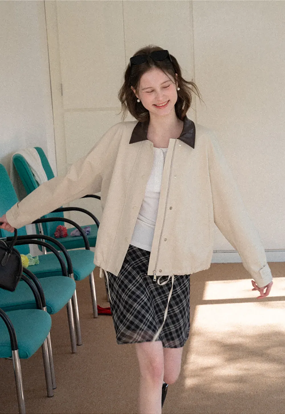 Short jacket with contrast collar and front buttons