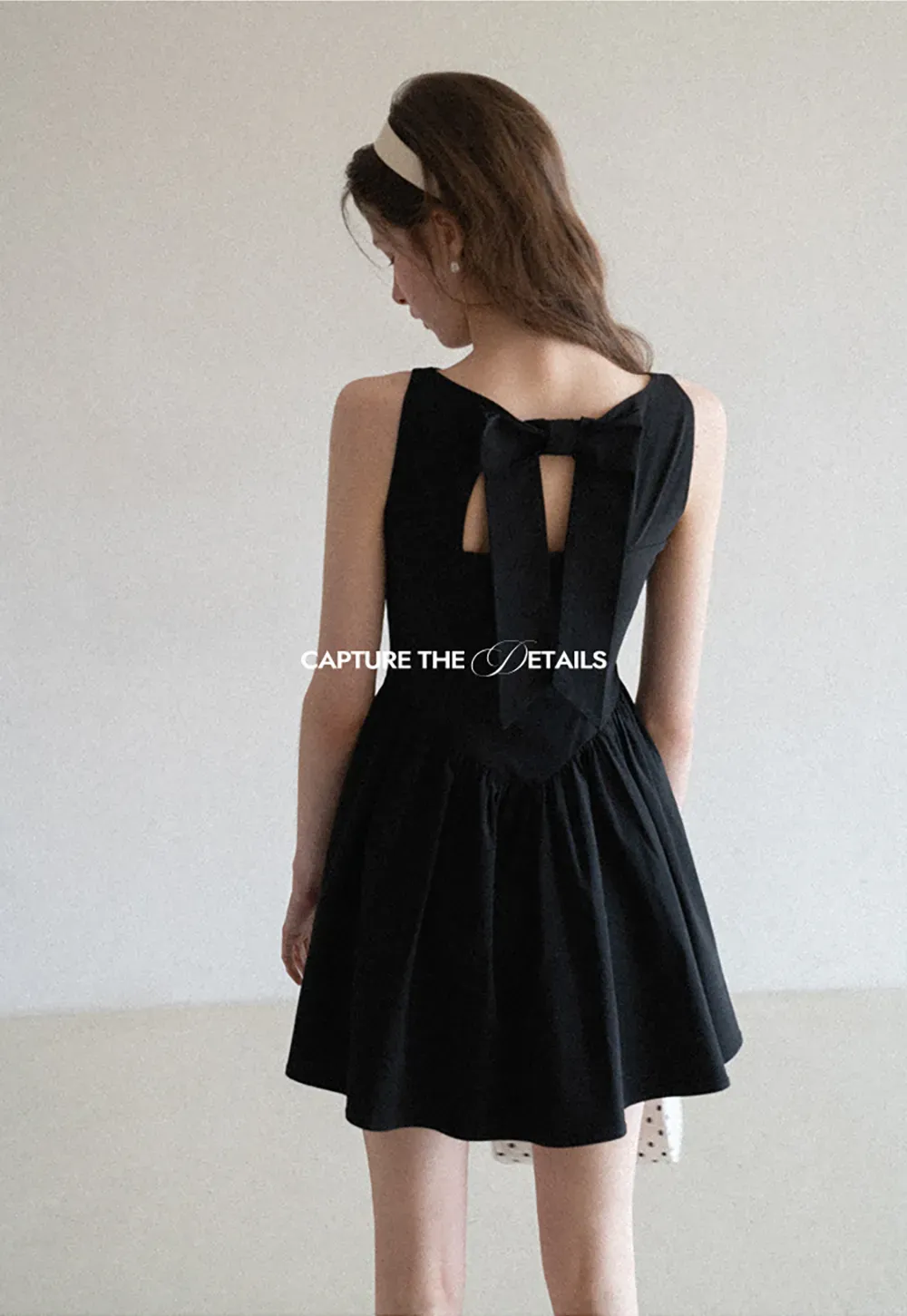 Sleeveless dress with back bow detail