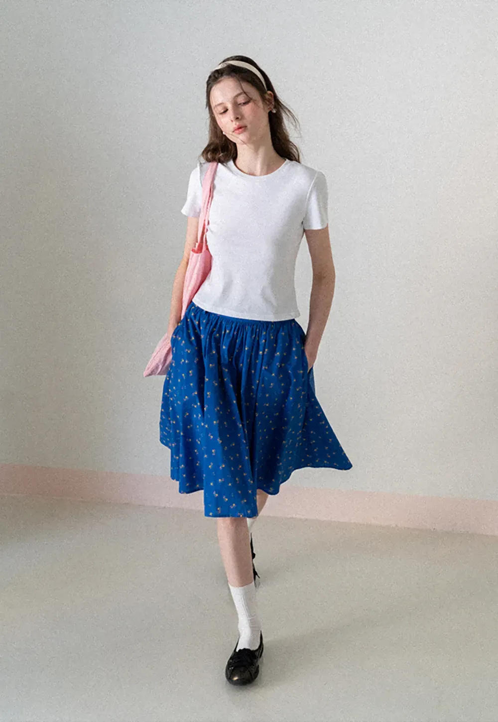 A-line skirt with floral print and elastic waist
