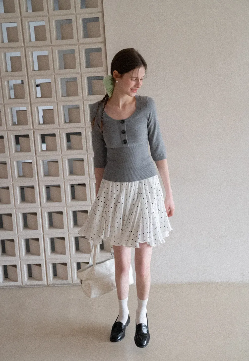 Woolen knit sweater with ribbed hem and cuffs