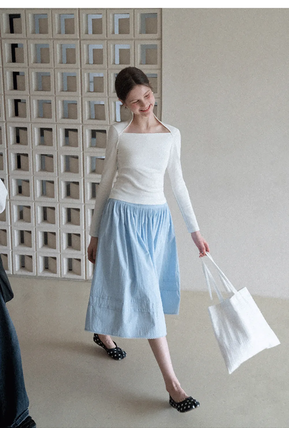 Lightweight pleated midi skirt with elastic waist