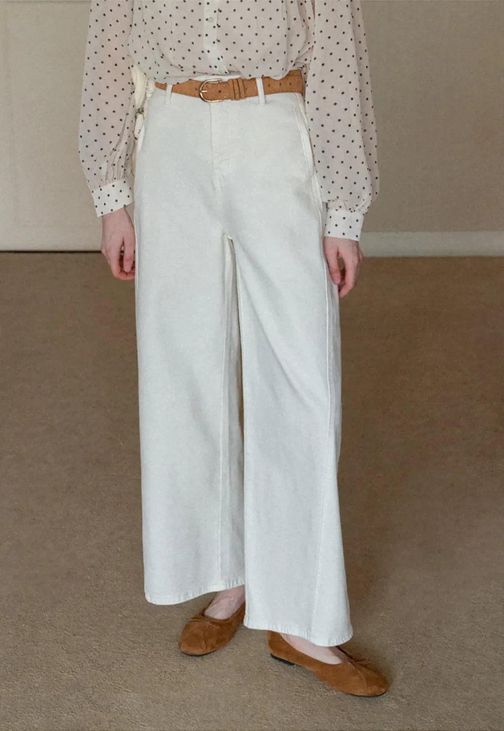 Wide leg high waist denim jeans with belt loop design